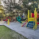 Hilton Head Condo With Pool Bar Walk To Beach!
