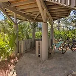 Airy Treehouse With Bikes Walk To Harbour Town!