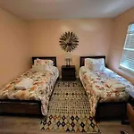 Elegant 2-Bedroom Pet-Friendly Villa W 2 Parking Spaces