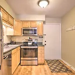 Hilton Head Condo - Walk To Folly Field Beach!