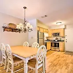 Hilton Head Condo - Walk To Folly Field Beach!