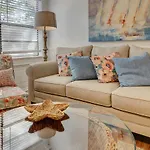 #114 Colorful Charming Condo 2Bdr/2 Parking