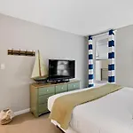 Harbour Town Resort Condo Pool Access!