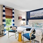 Harbour Town Resort Condo Pool Access!
