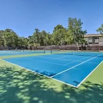 Convenient Hilton Head Island Condo With Pool!