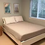 Modern Retreat With Patio And Bbq Less Than 1 Mi To Beach!