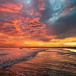 Stunning Views!!-Oceanfront Villa-Heated Pool-Private Balcony-Tiki Bar-Walk To Coligny Plaza