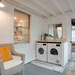 Renovated Cottage: 4Th Row From The Beach!