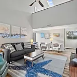 Coastal Oasis With Pool - Walk To Coligny Beach Park