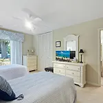 Wonderful Vacation Condo Near The Beach Shops And Restaurants