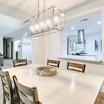 Sleek Palmetto Dunes Home Golf, Dine, And Swim