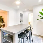Sleek Palmetto Dunes Home Golf, Dine, And Swim