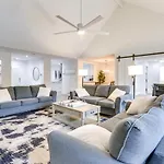Sleek Palmetto Dunes Home Golf, Dine, And Swim