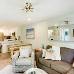 Hilton Head Condo With Pool Access Less Than Half Mi To Beach