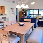 7816 Centrecourt