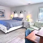 7816 Centrecourt