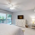 11 Hickory Cove