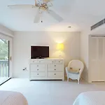 11 Hickory Cove