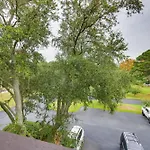 Hilton Head Condo With Balcony And Pool, Walk To Beach