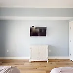 5107 Hampton Place South