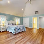 1 Troon Dr