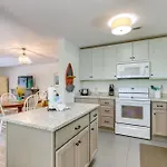 Updated Hilton Head Island Resort Cottage With Patio