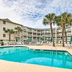 Beachfront Condo With Pool Access In Hilton Head!