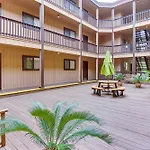 Hilton Head Condo With Deck - Walk To Beach And Pool!