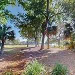 22 Heath Dr