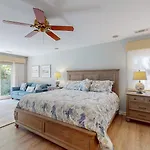 22 Heath Dr