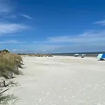 Resort Breeze- 2 Bedroom Pools, Hot Tub, Tennis, Beach