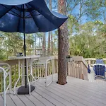 Treehouse, Harbourtown, Sea Pines
