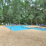 6 Pine Court