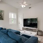 Newly Renovated Duplex, Upper Unit, 4Th Row From The Beach