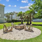 37 Bradley Circle- Private Pool, Short Walk To Beach, Great Location, Free Activities Included