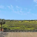 21 Singleton Beach- Oceanfront, Pool, Private Beach Access! Free Activities Included