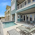 27 Singleton Beach- Oceanfront, Private Pool, Pool Table, Free Activities Included