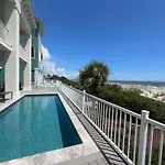 29 Singleton Beach Place- Luxury Oceanfront, Pool, Pool Table, Free Activities Included