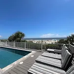 29 Singleton Beach Place- Luxury Oceanfront, Pool, Pool Table, Free Activities Included