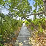 18 Sand Dollar Road- Oceanfront, Large Private Pool, Hot Tub Free Activities Included