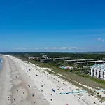 Family Getaway, Walk To Beach, Balcony