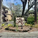 Walk To The Beach - 2 Bed Condo Close To It All