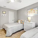 Pet Friendly Beach Villa - Walk To The Beach - Pools Tennis And More