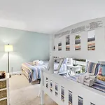 Lagoon View Villa 2 Bd 2 & One Half Bath Steps To The Beach