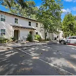 #81 Beautiful Large 2 Assigned Parking Pool Pet Friendly Near All
