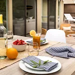 Sea Pine By Avantstay Private Modern Home Surrounded In Lush Greenery Close To Beach