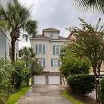 Beachwalk By Avantstay Hilton Head Oasis Steps From Singleton Beach