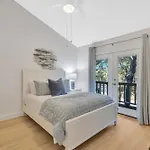 15 Avocet
