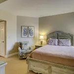 404 Barrington Arms