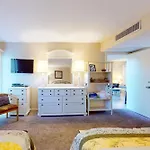 Hickory Cove 18